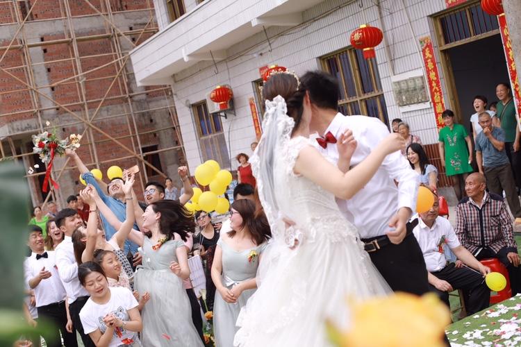 花8k亲力亲为在麦田里的草坪婚礼，我让2w的婚庆都自愧不如！