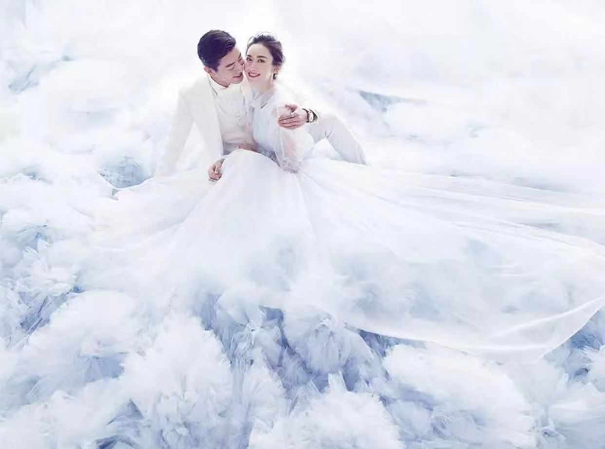 婚纱摄影  6套礼服   精修照片60张