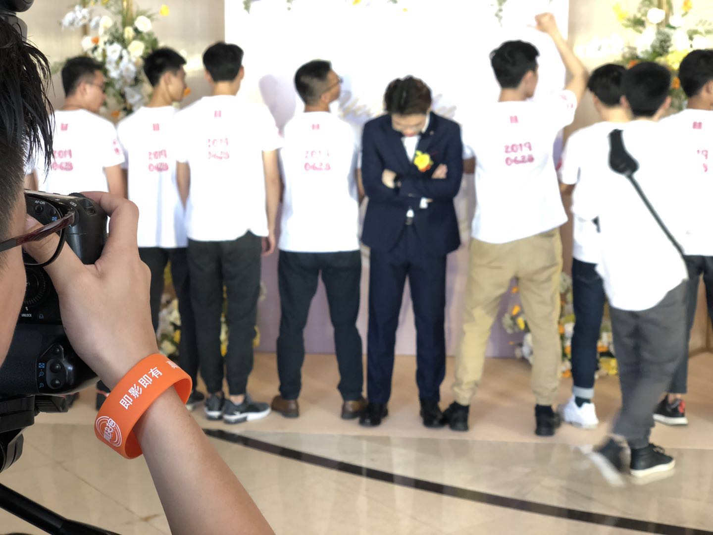 真快拍即影即有·现场电子相册直播·现场热过塑服务