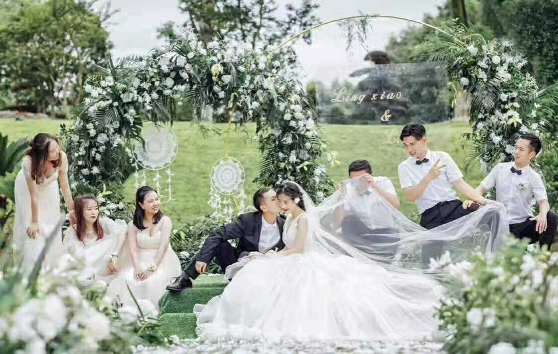 春色正好，太阳正晴 你一袭洁白婚纱向我款款走来