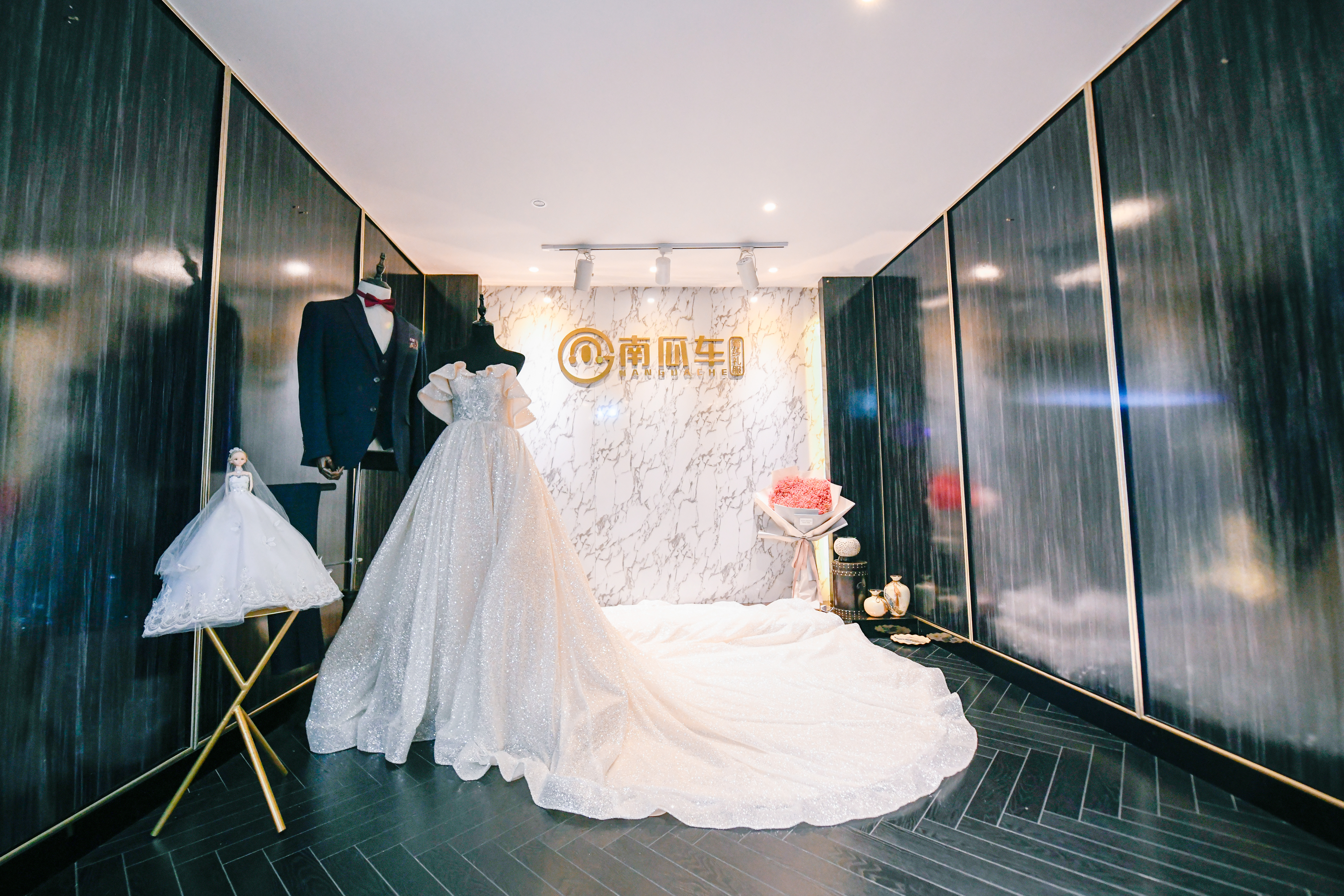 南瓜车婚纱礼服工作室