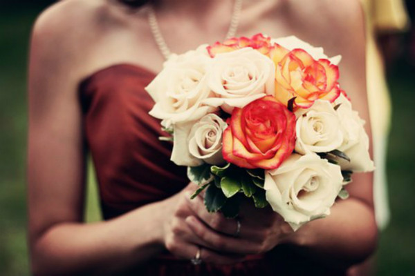 新娘拿手捧花