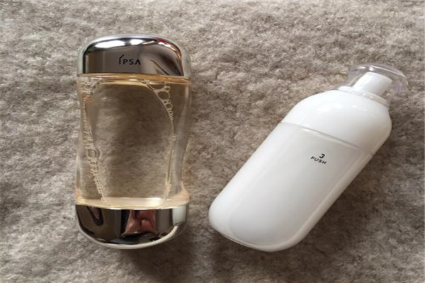 油性皮肤用什么化妆品