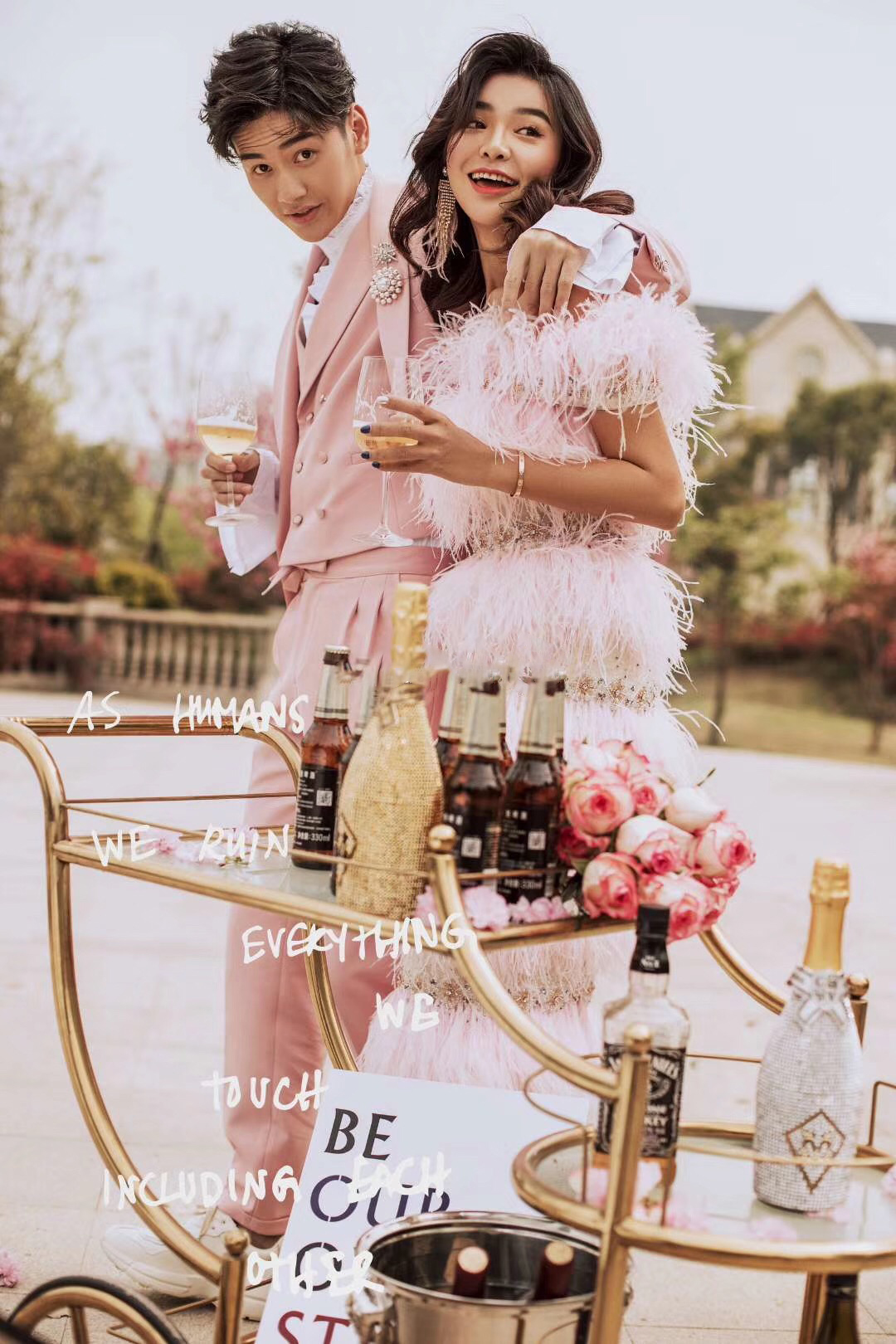 90后必拍+时尚婚纱照+预约送加拍