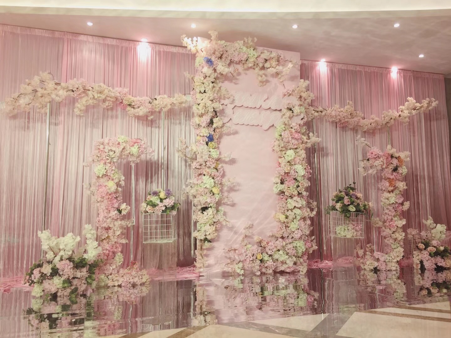 婚禮留影區(qū)迎賓區(qū)布置婚慶套餐 全程拍照加全天跟妝