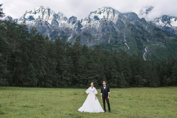 苍山下的婚纱照