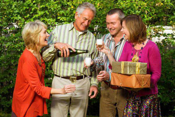 负面见面喝酒送礼物