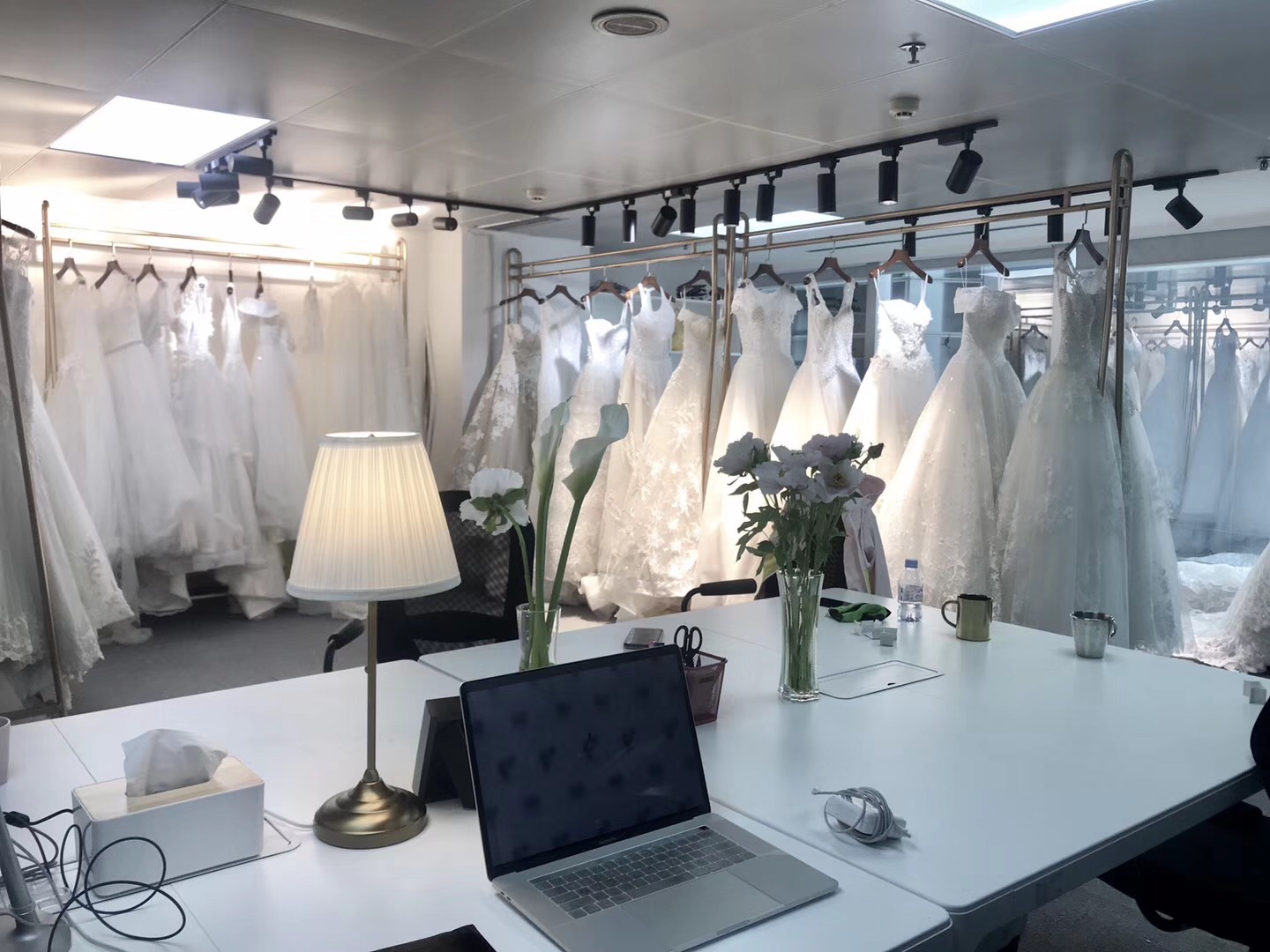 EF伊物婚纱礼服馆