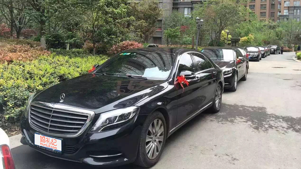 【奔驰】S500/1辆  + 【奥迪】A6L/5辆