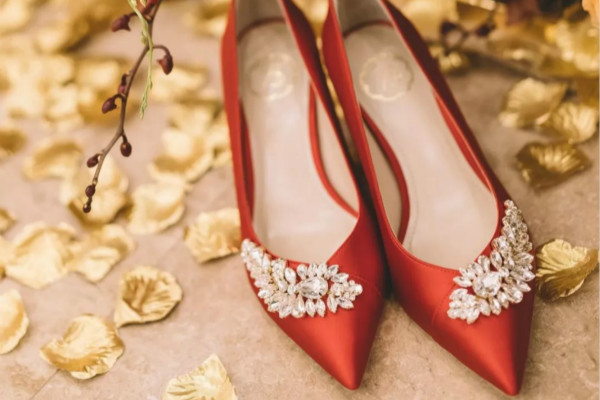 结婚只能穿红色高跟鞋吗
