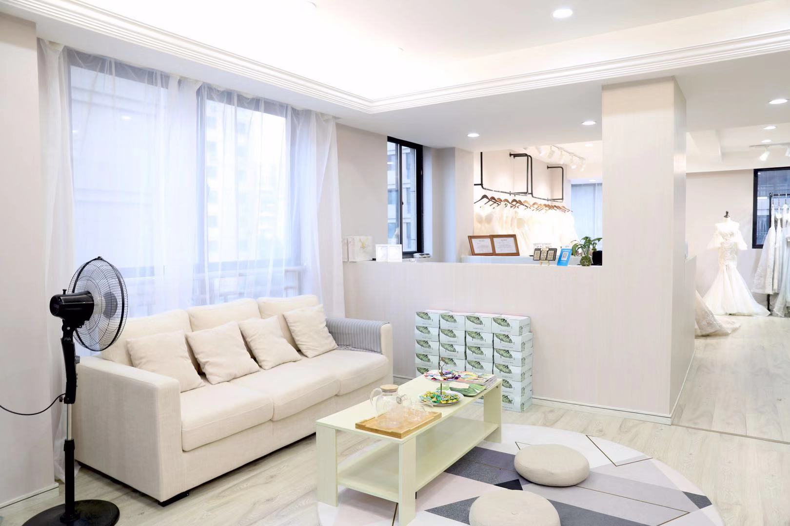 纳里婚纱NALIDT