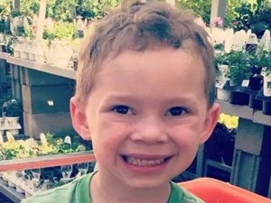 拍婚纱照的假笑