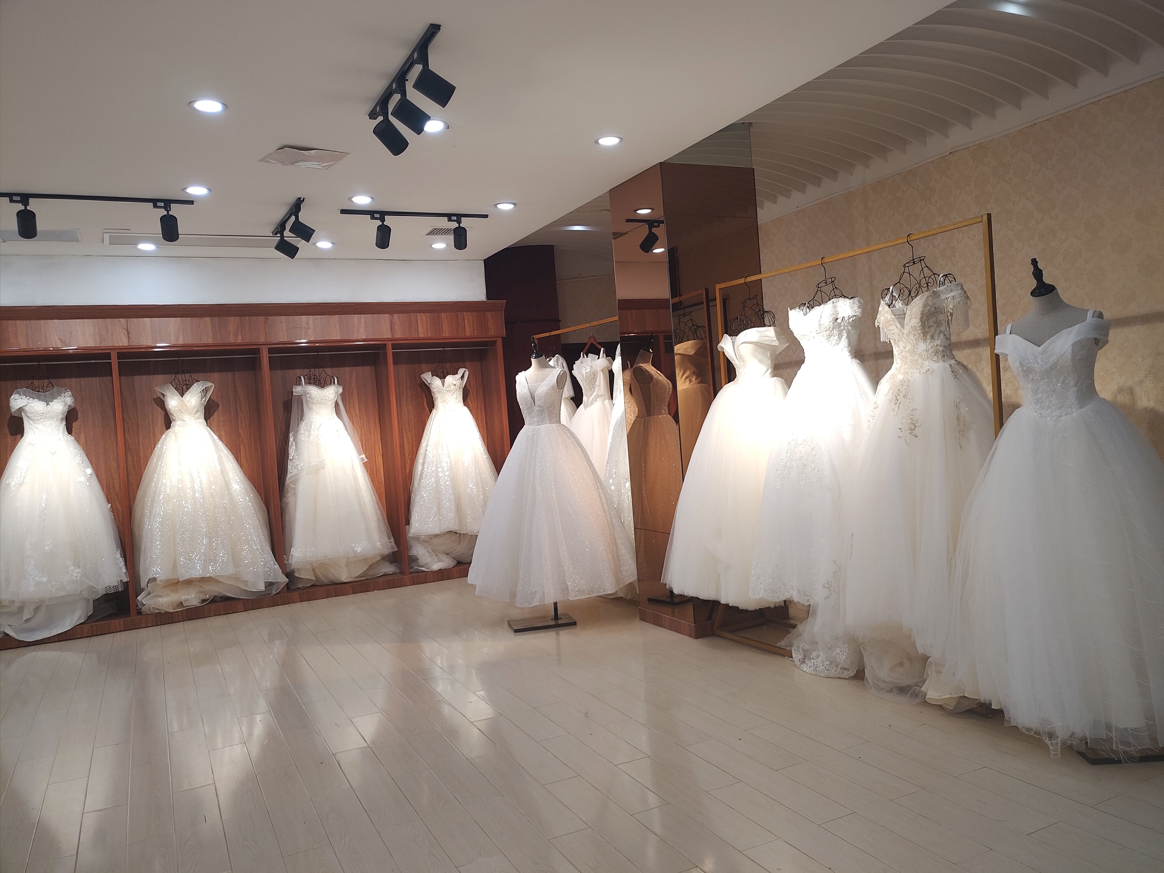 兰斐婚纱礼服店
