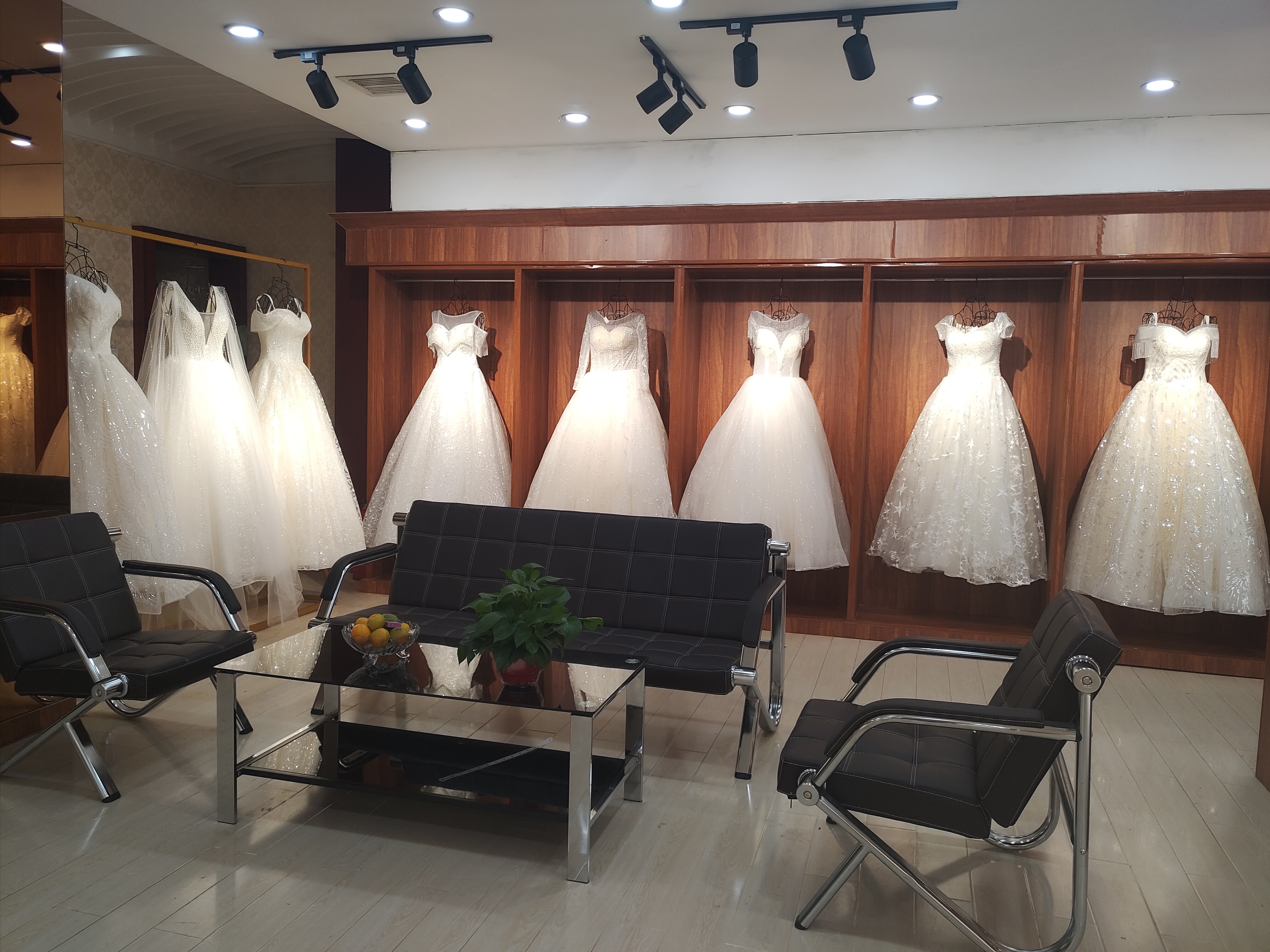 兰斐婚纱礼服店