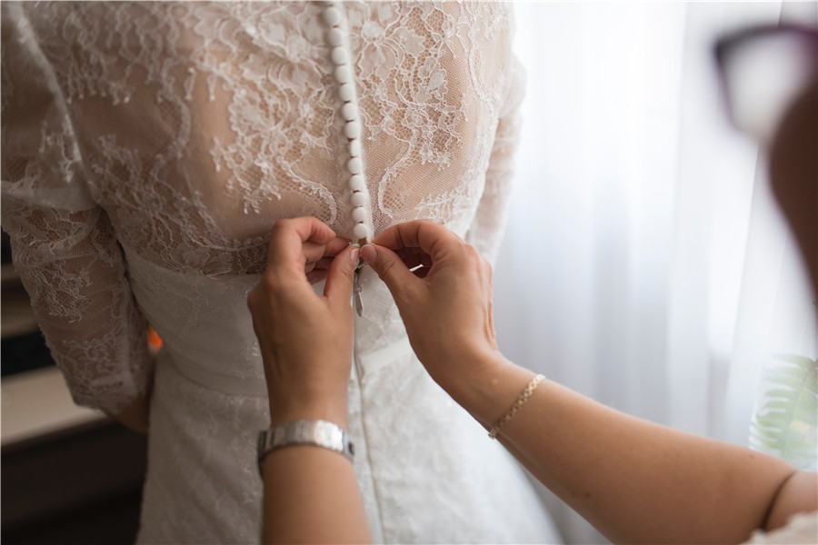 如何挑选新娘礼服 中式和西式新娘礼服挑选技巧