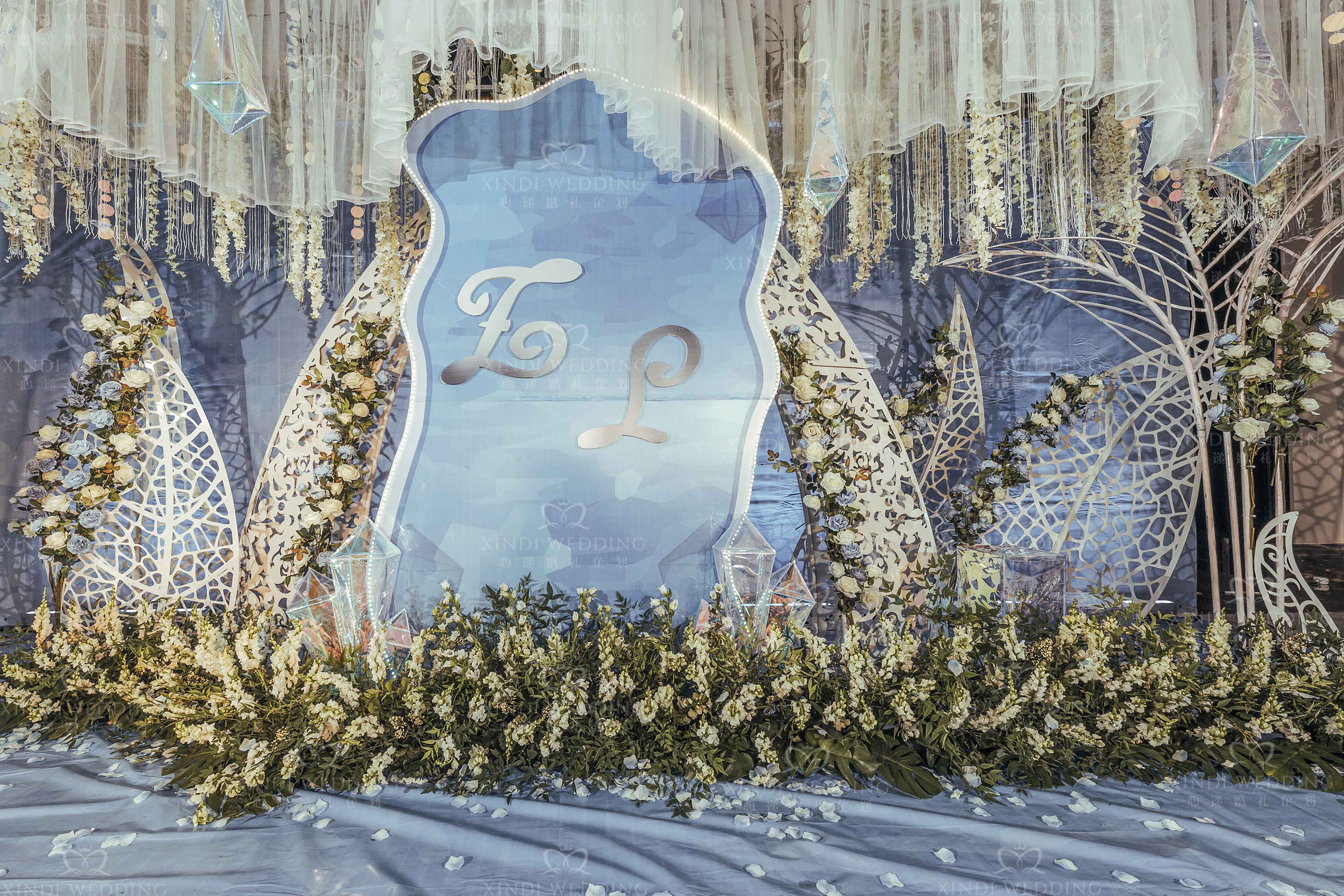 主题任选丨镜面t台 水晶布景 梦幻灯光