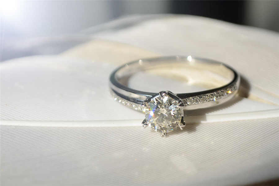 六爪钻戒的寓意和卖点 婚礼纪