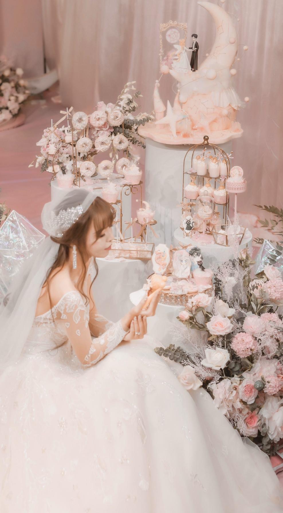 美少女亲身示范婚礼哪些地方该砸钱？