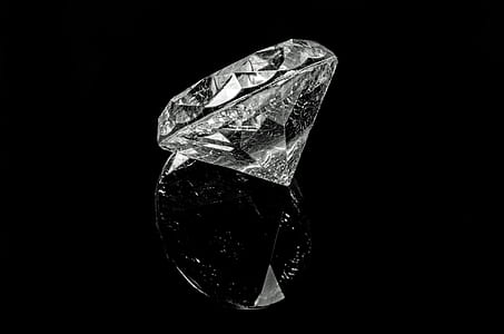 莫桑钻就是假的钻石吗 莫桑钻和钻石的区别