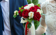 简单的手捧花制作方法 新娘手捧花一般用什么花