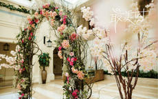 婚礼拱门插花如何制作 婚礼拱门一般用花