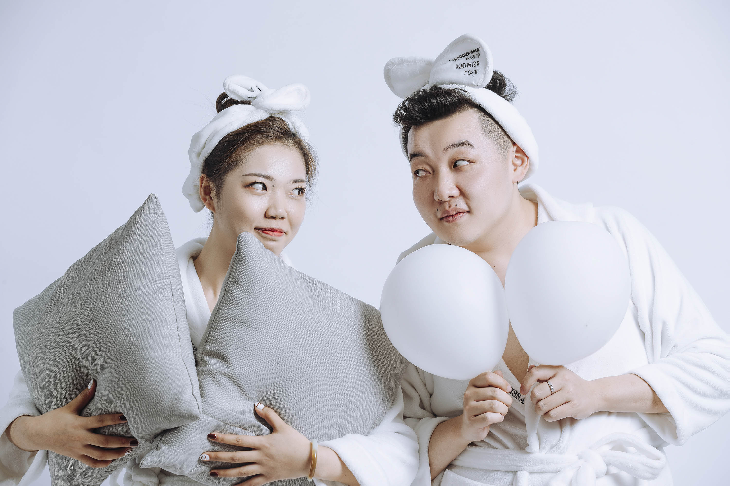 新疆內(nèi)景定制婚紗照 兩套婚紗（店內(nèi)隨意挑選婚紗）