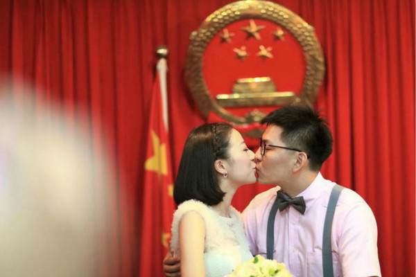 結(jié)婚證照可以戴美瞳嗎