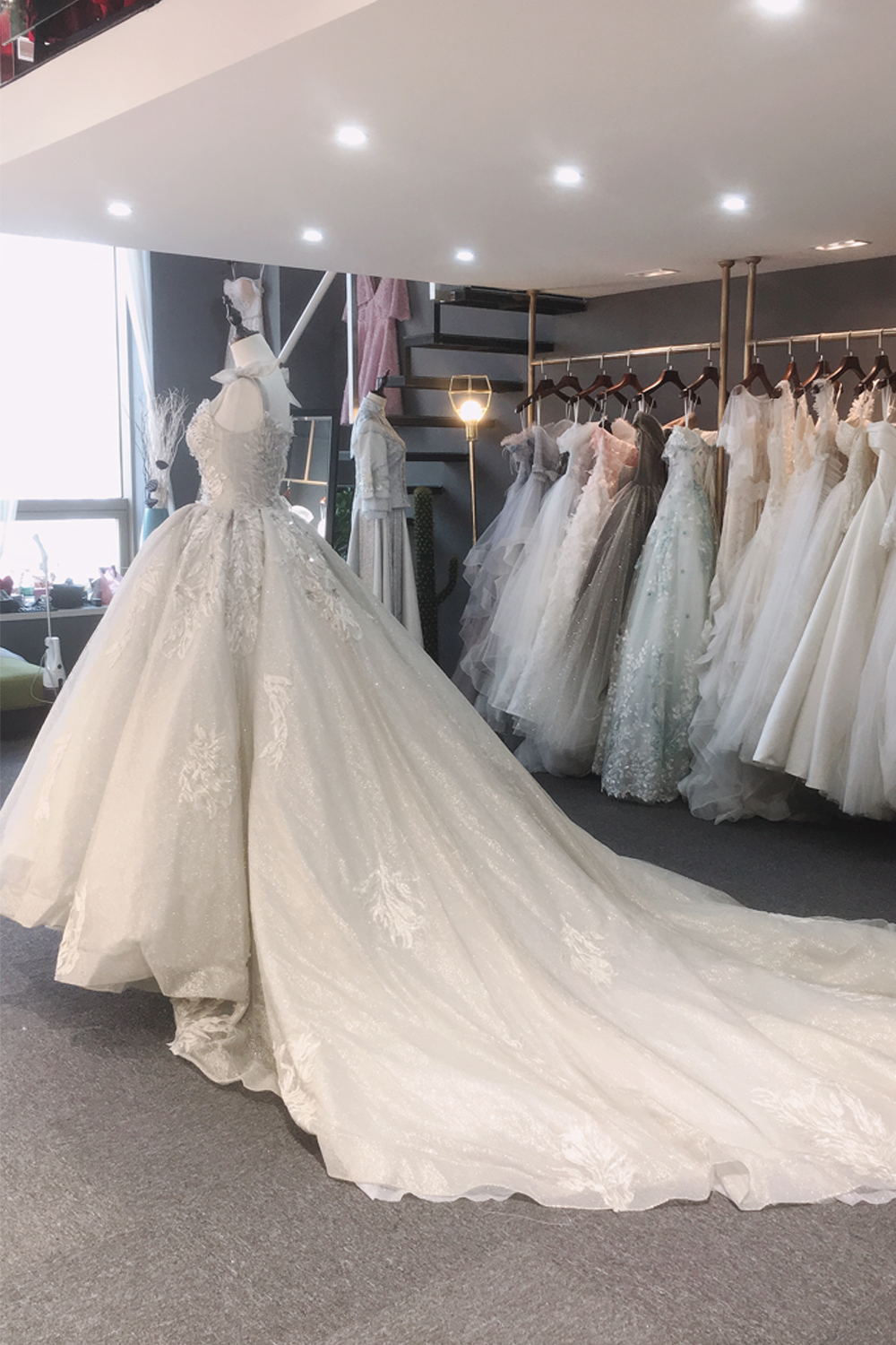 爱洛婚纱礼服馆