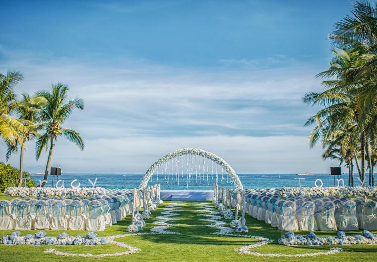 西式海滩婚礼现场布置