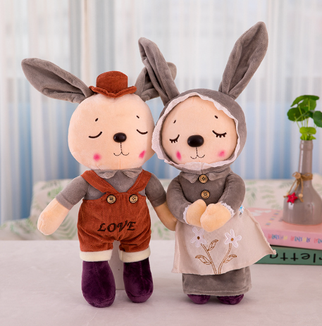 情侣兔压床娃娃