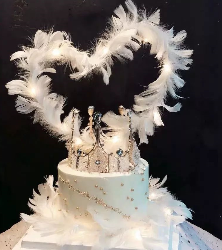 羽毛串灯生日蛋糕
