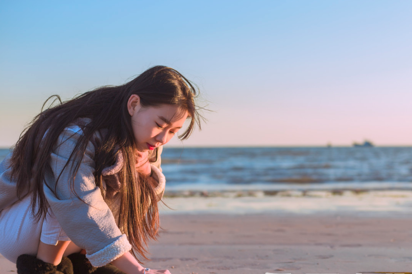 女生海边写真