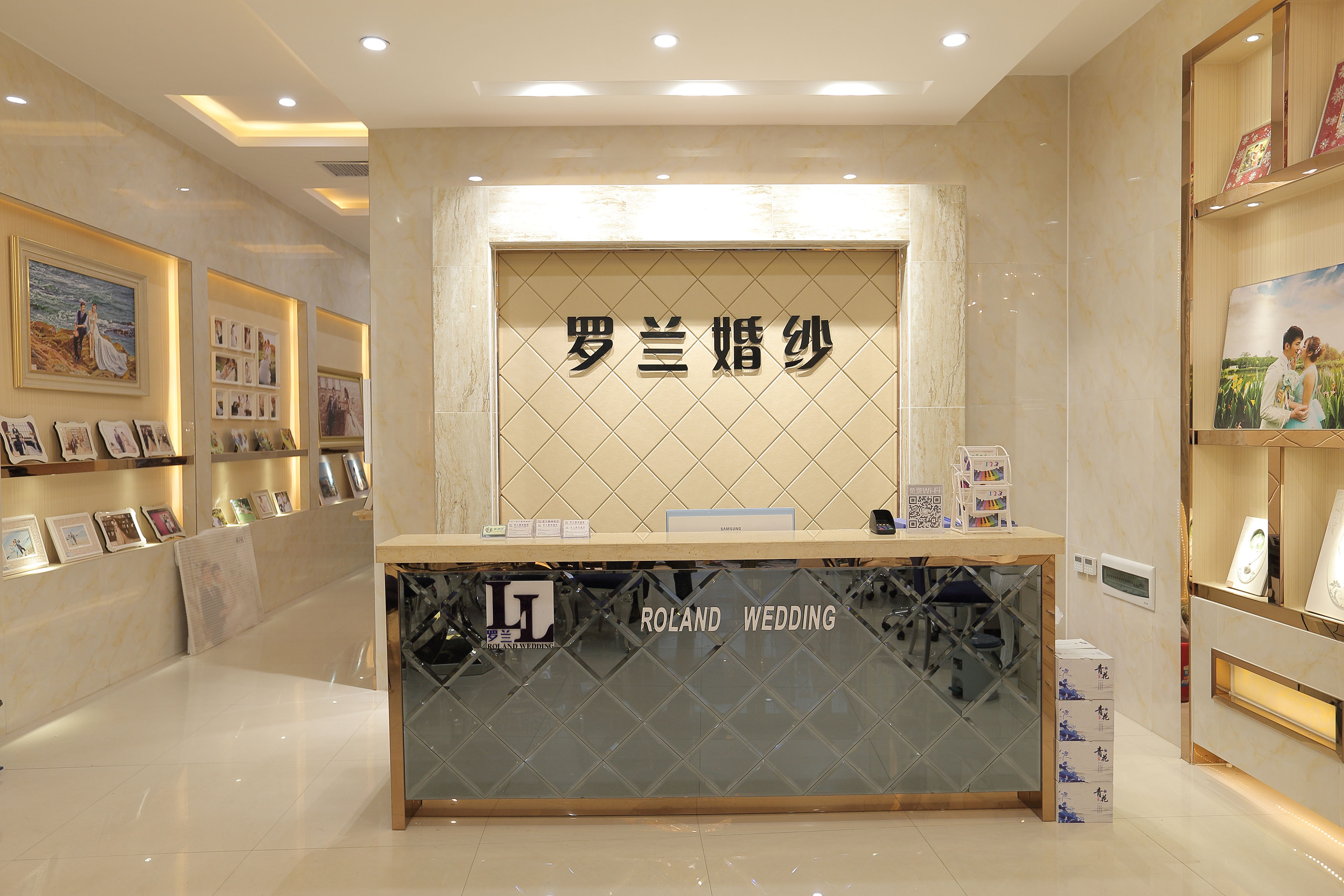 桂平罗兰婚纱摄影店