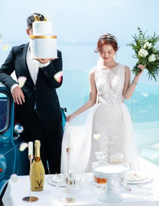婚纱照如何选衣服🧐这三件礼服穿了超显瘦‼️