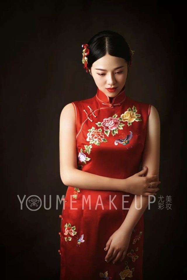 复古中式旗袍新娘发型2