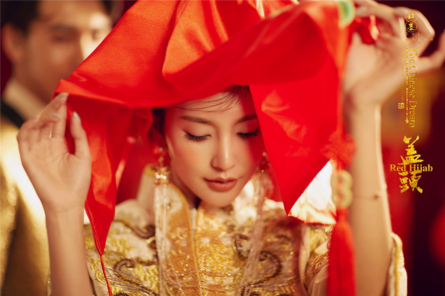 盖红头巾-安康市蒙娜丽莎婚纱摄影