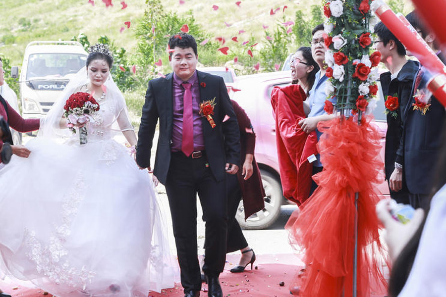 幸福结婚入场时刻