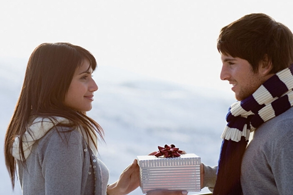 女孩让你追她的8个暗示