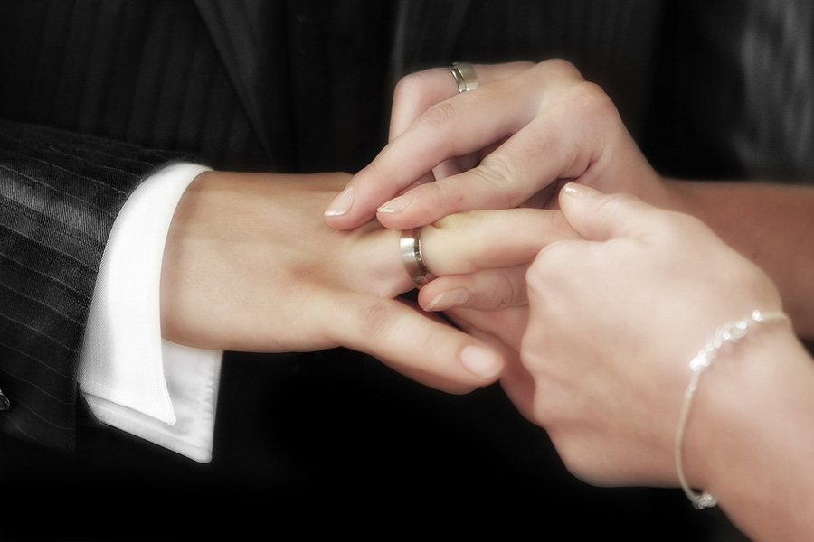 結婚為什么要戴戒指？