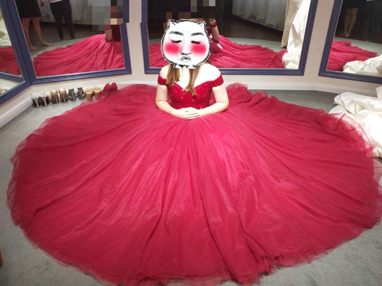 副乳粗腰跑光光！微胖新娘100%显瘦的9款婚纱↓