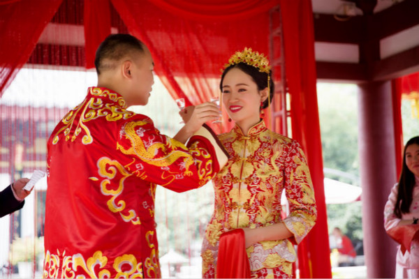 中式结婚拜堂词怎么说