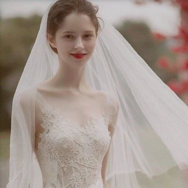 新娘穿婚纱的头像 身披白纱岁月从此都温柔