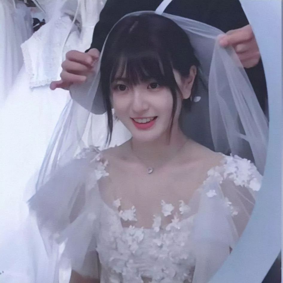 新娘穿婚纱的头像
