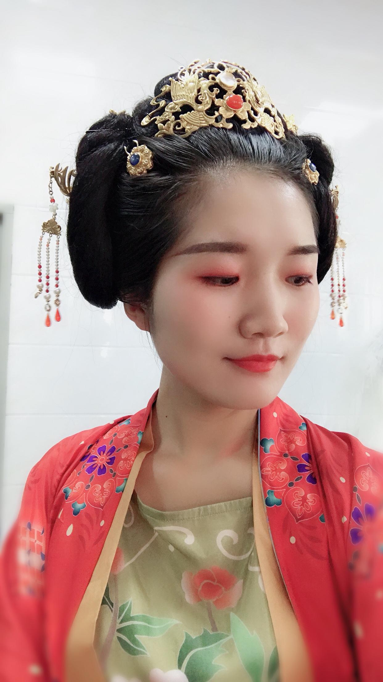 單眼皮妹子的唐朝婚服試妝體驗(yàn)