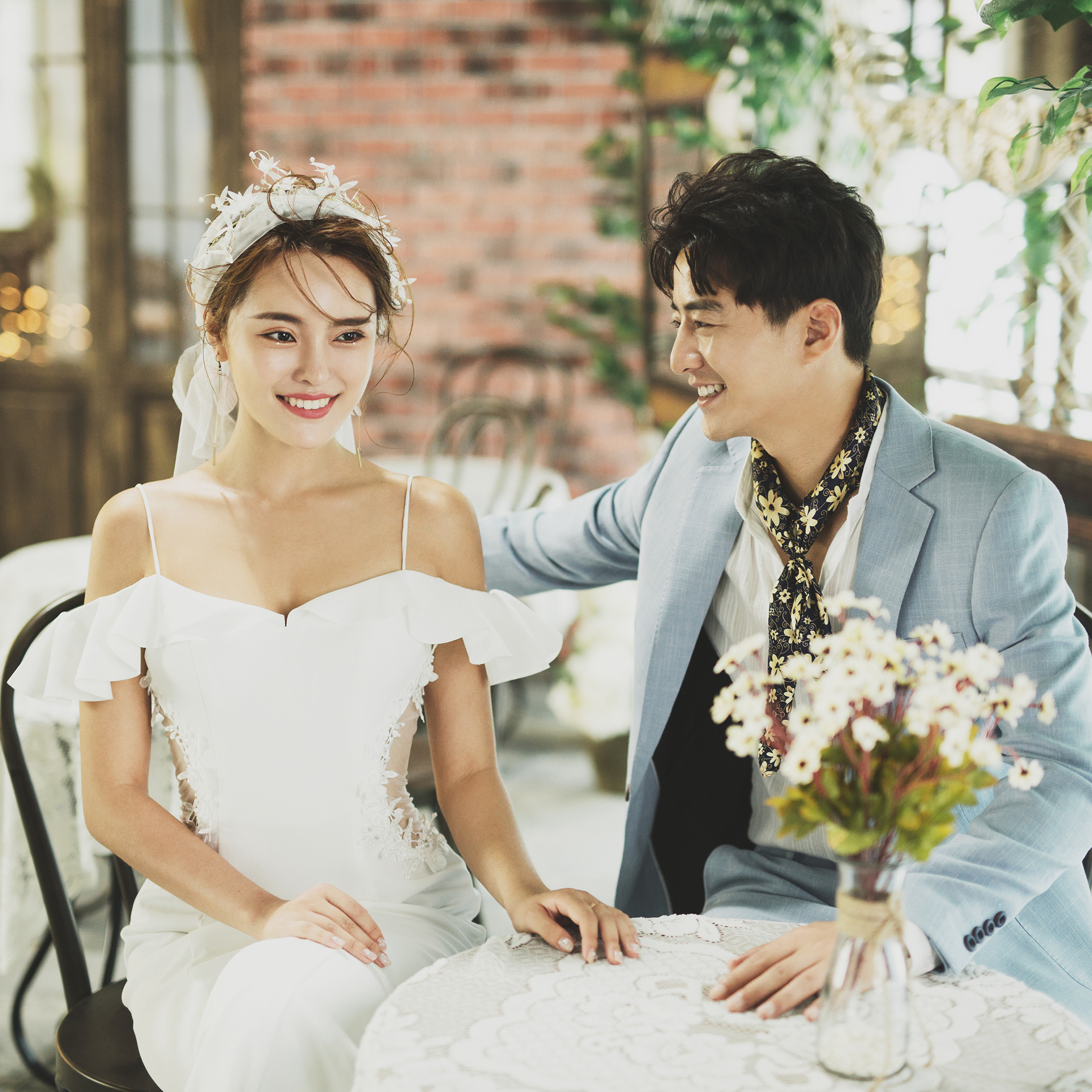 【超优惠】拍婚纱照送长拖婚纱+上门化妆