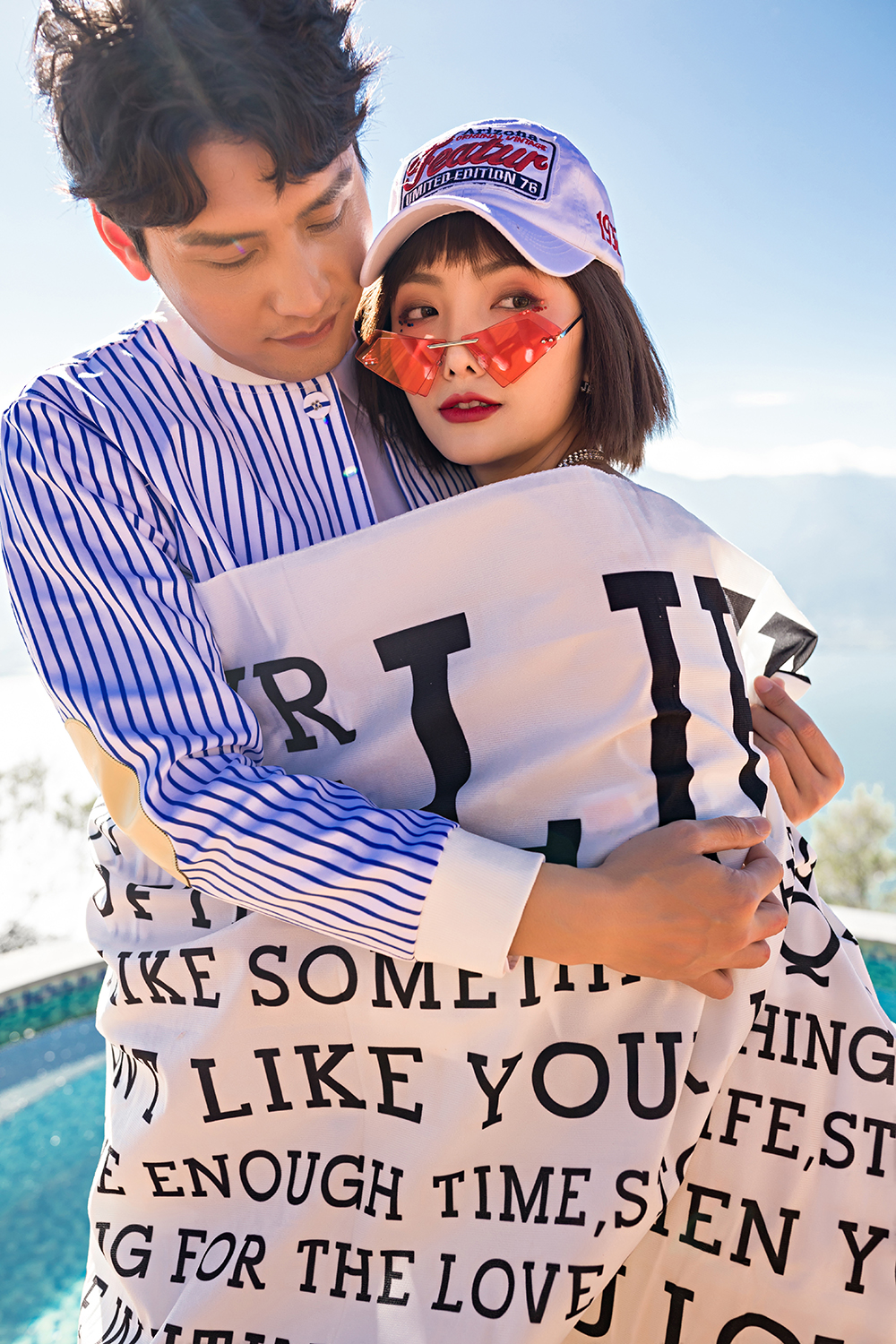 秘境7999旅拍<3外2内精修66张>