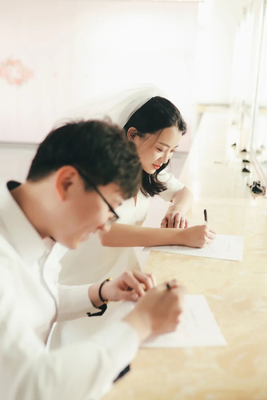 结婚登记照  服装十化妆