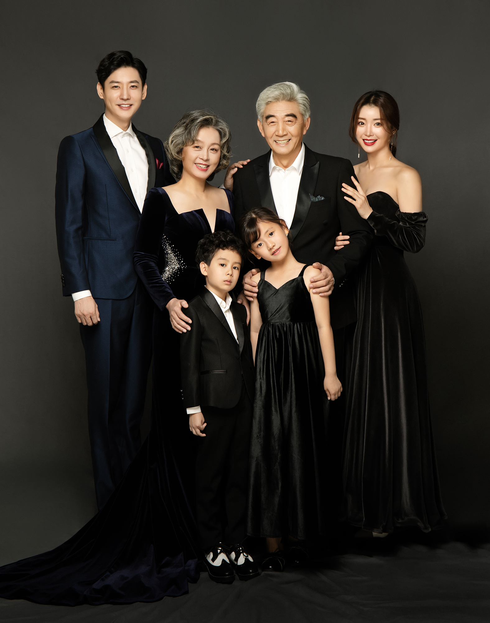 煙臺(tái)結(jié)婚紀(jì)念照全家福送套框底片全送