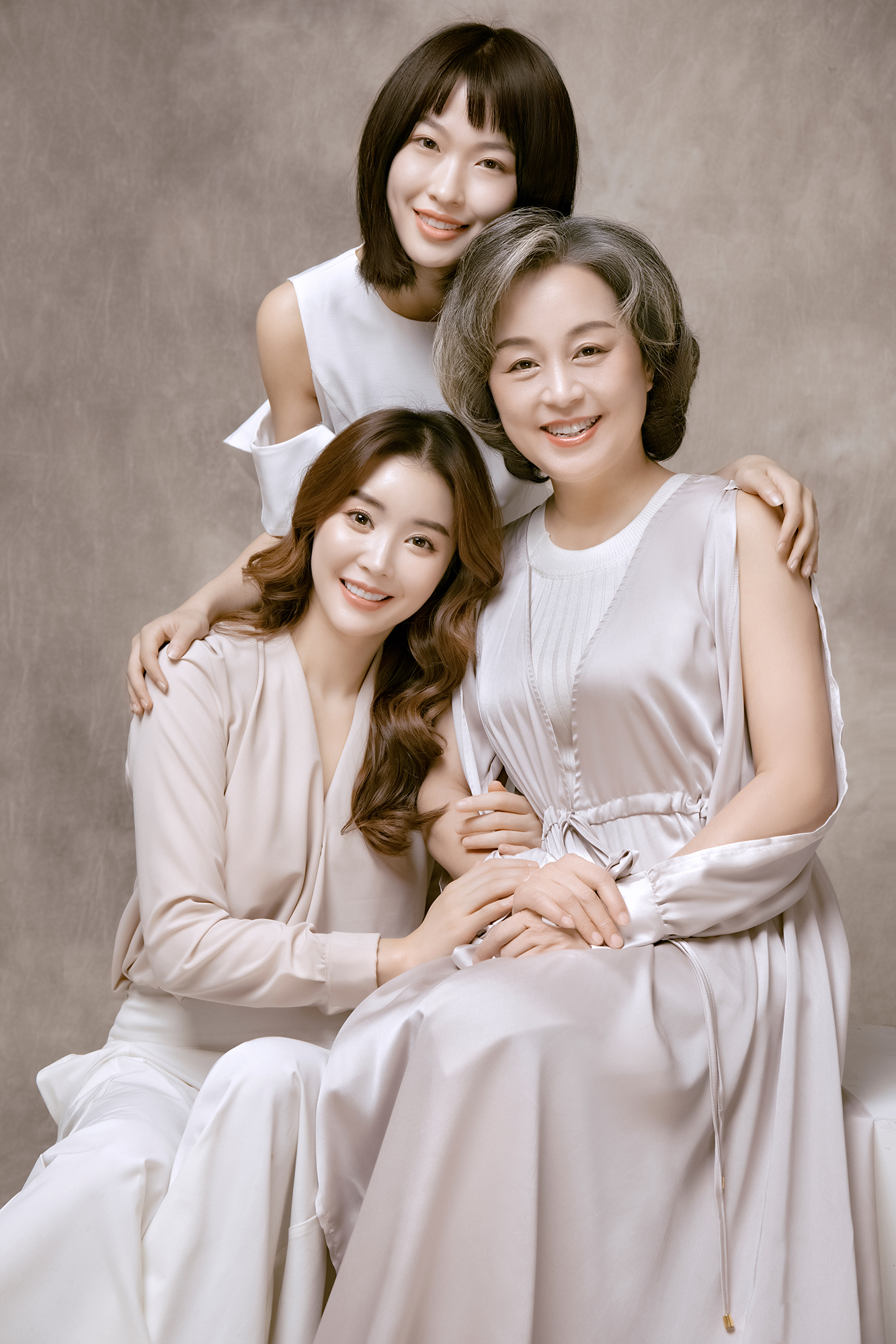 煙臺(tái)結(jié)婚紀(jì)念照全家福送套框底片全送