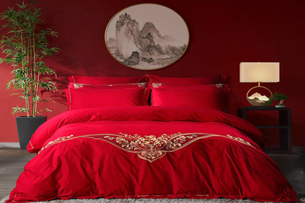 大红色的婚床